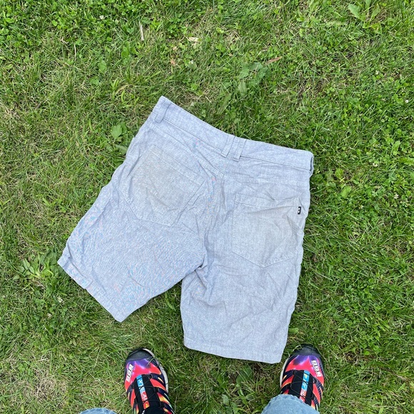 Vintage Oakley Short Sport Fit Rare Model Grey 34 - Picture 2 of 4